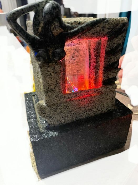 Лампа с водопад с променящи цветове