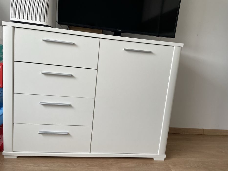 Comoda sertare comoda usa Comoda Mobexpert Comoda Alba 4 sertare 1 usa