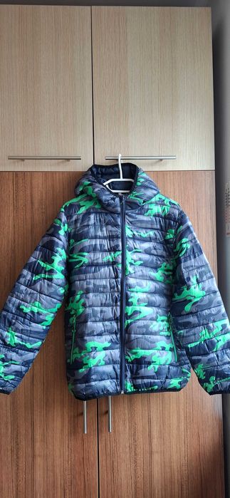 Спортно яке с качулка