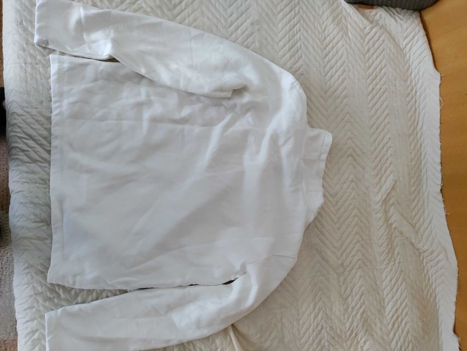 Бяла мъжка блуза