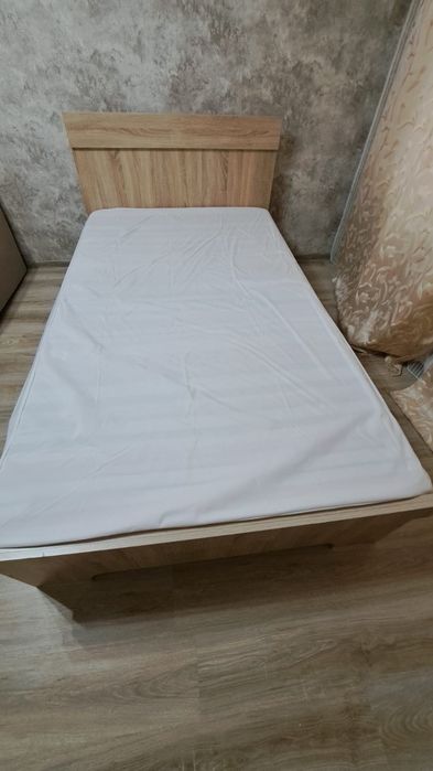Продам кровать полуторка