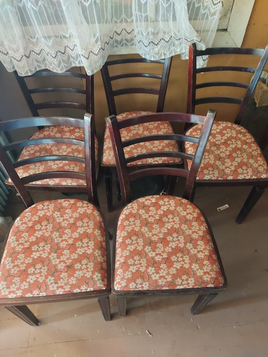 Продам стулья деревянные