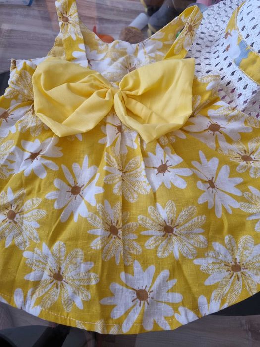 Жълта рокля с шапка