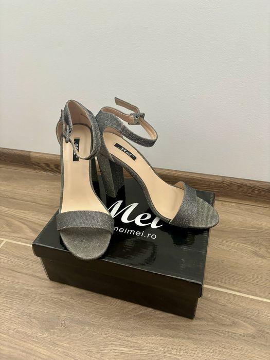 Високи обувки на ток