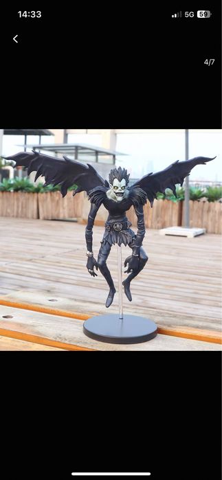 “Фигурка персонажа аниме «Тетрадь смерти» Рюка.”