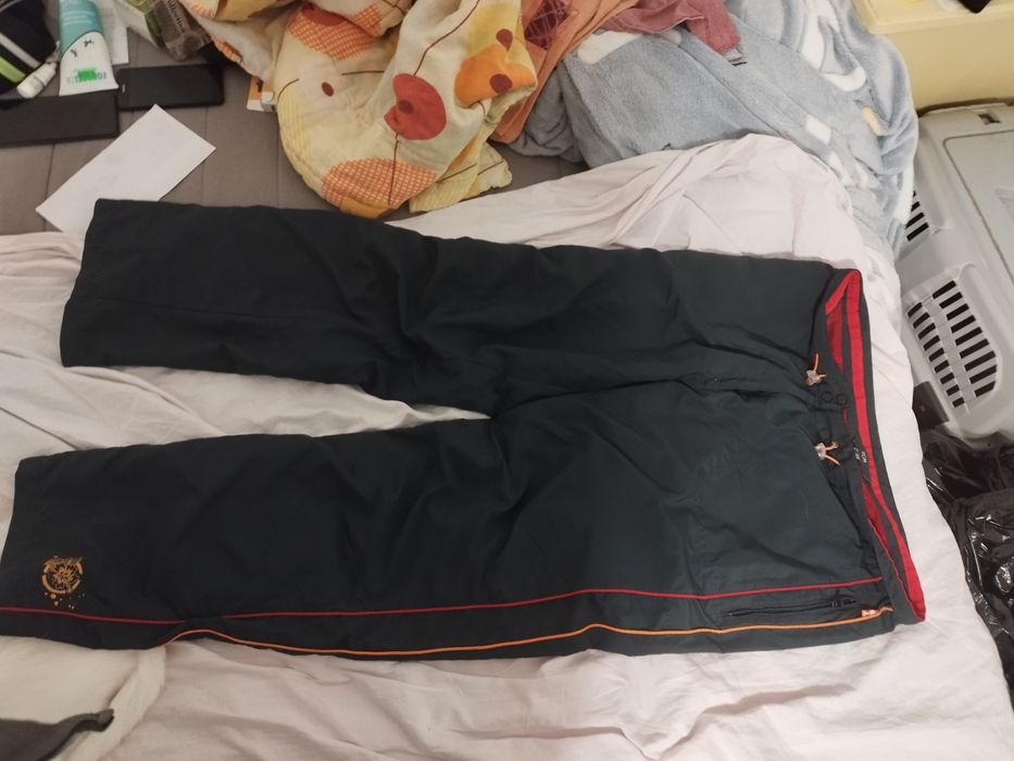 Pantaloni XL.         .