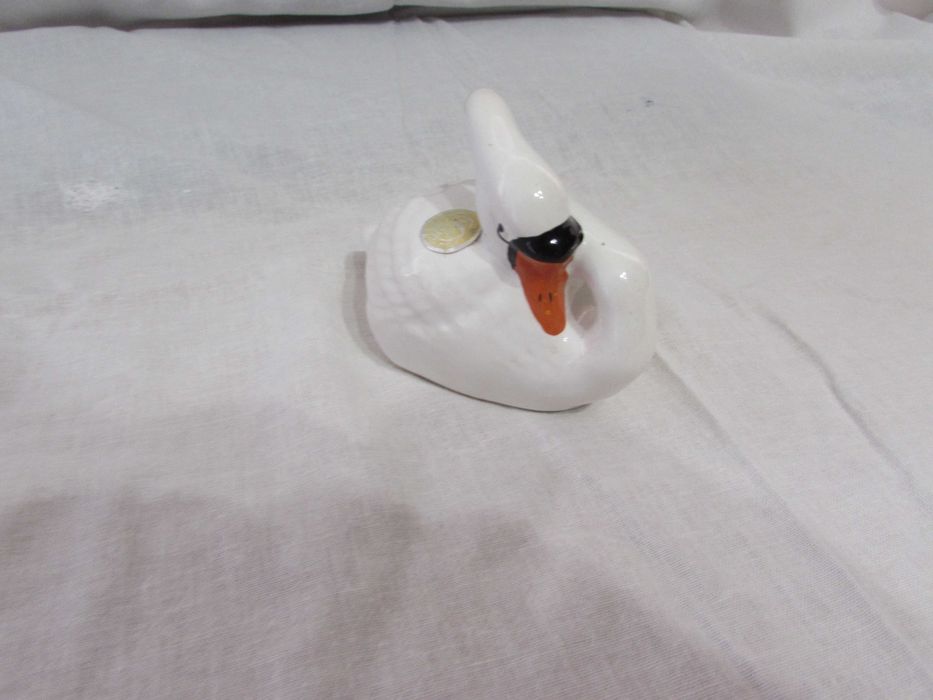 фигурки на животни и луксозна кутия за бижута