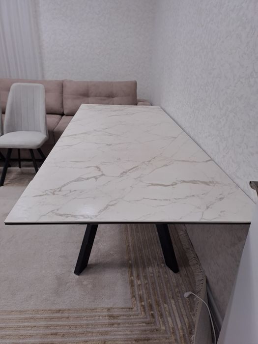 Стол для гостиной