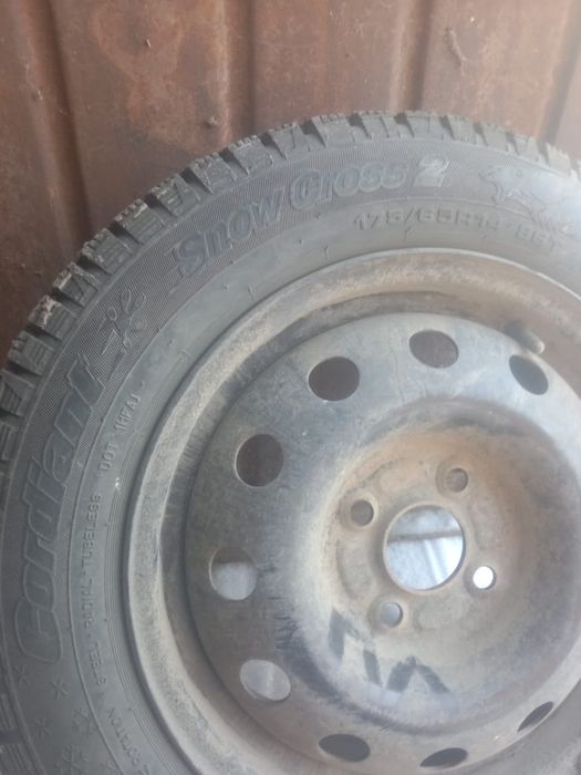 Продам зимные шины с дисками