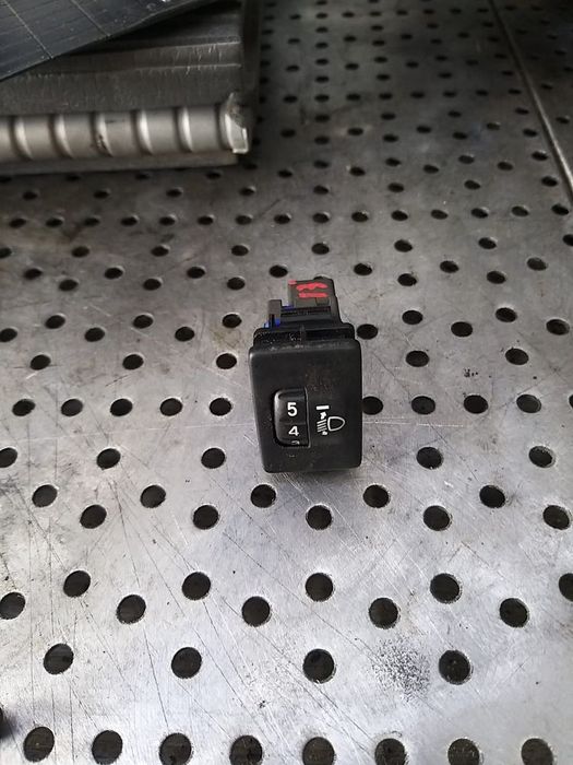 Buton reglaj faruri toyota yaris 3 p13