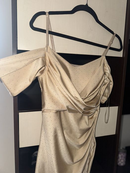 Rochie eleganta cu pietricele