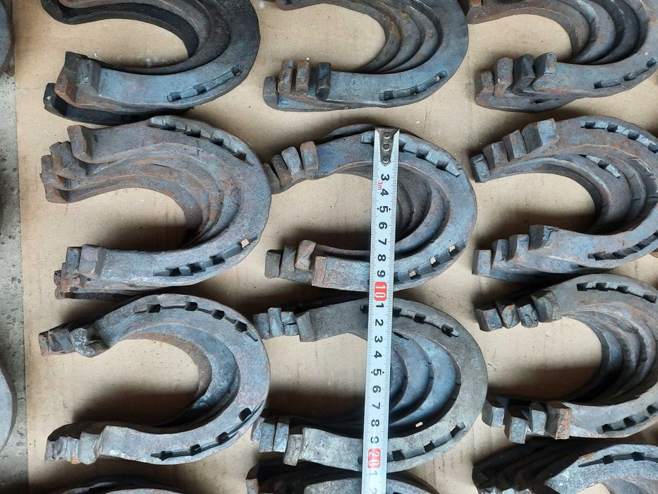 Ковани подкови за коне и магарета