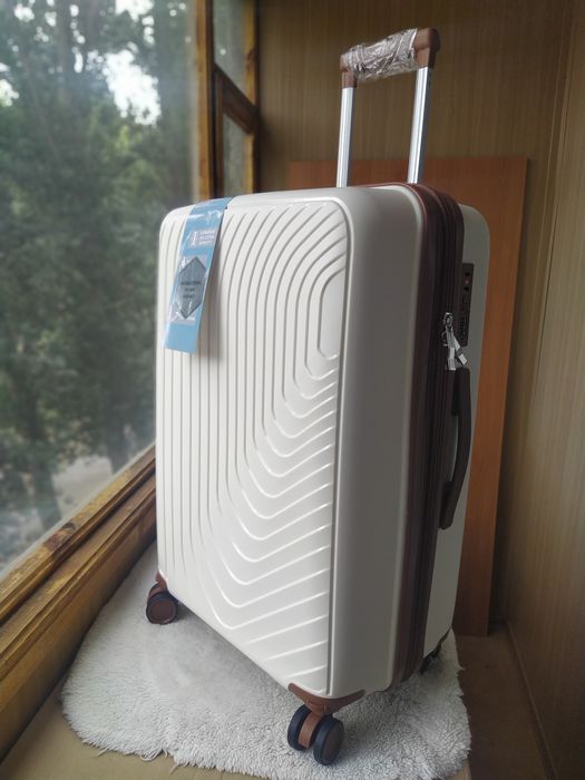 Чемодан средний полипропилен