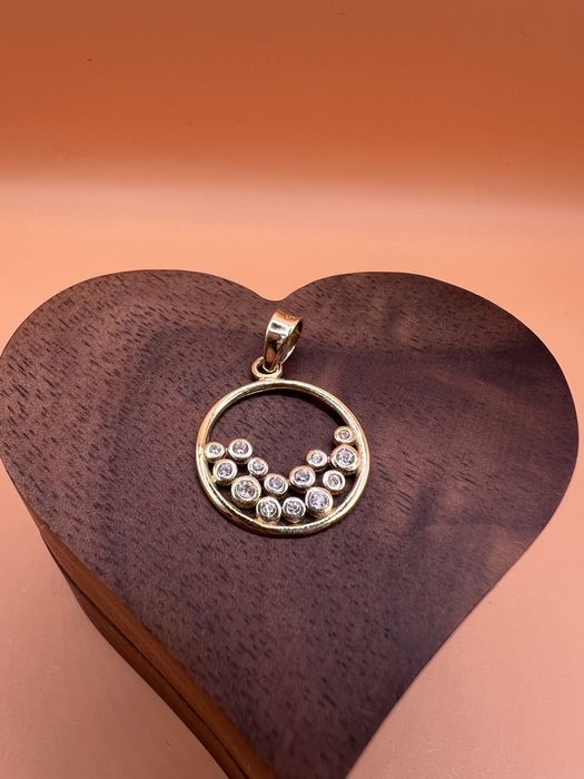 Продам золотой кулон.