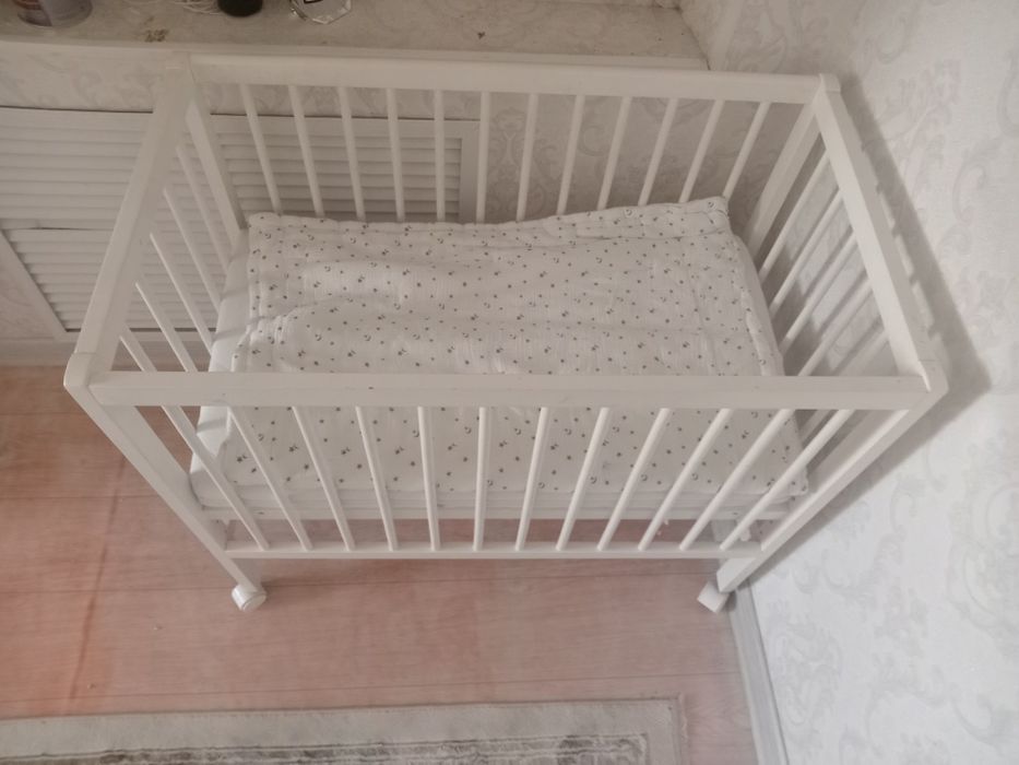 Кровать для детей с рождение до года,.