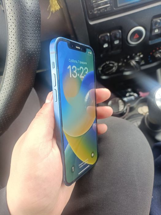 iPhone 12 в хорошем состоянии