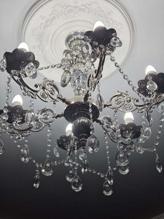 Продам люстру в гостинную комнату