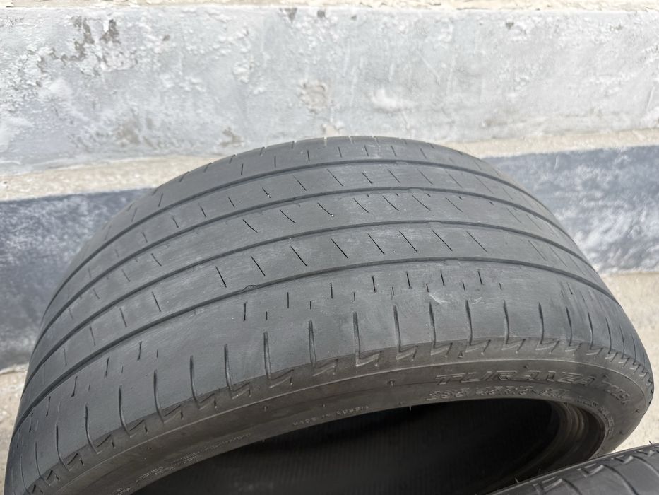 Продам летние шины Bridgestone 235/45/18