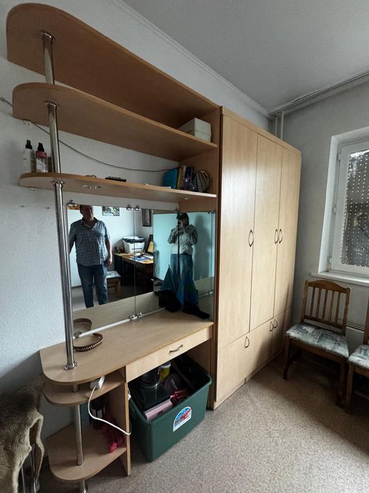 Вместительный шкаф