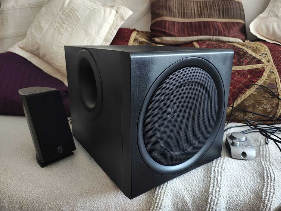 Sistem Audio 2.1 Logitech Z-2300 THX – Putere nominală 200W RMS, complet și funcțional
