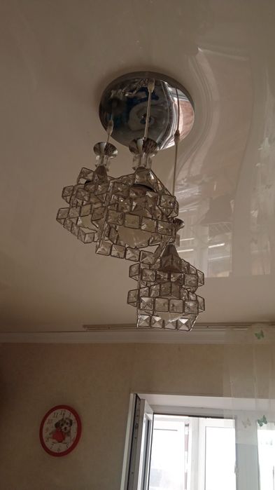 Срочно продам люстру