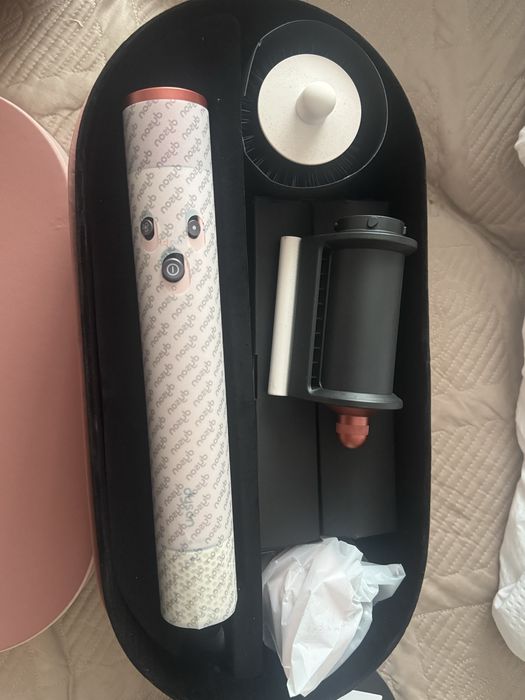 Dyson стайлер цвет сакура