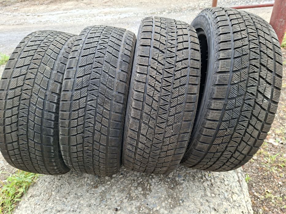Продам шины. 235/50/19  капсен