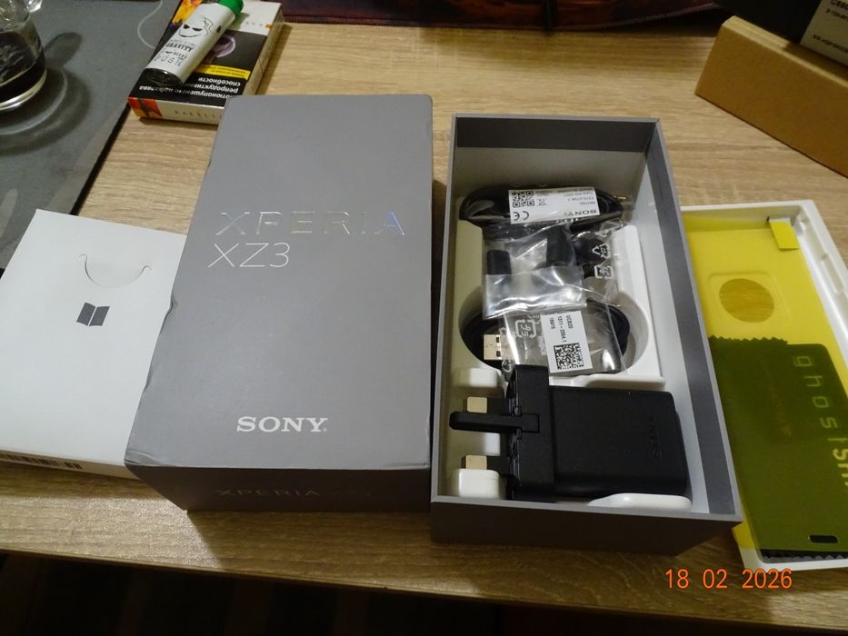 Продавам зелен Sony Xperia XZ3