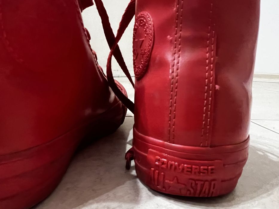 Червени кецове Converse