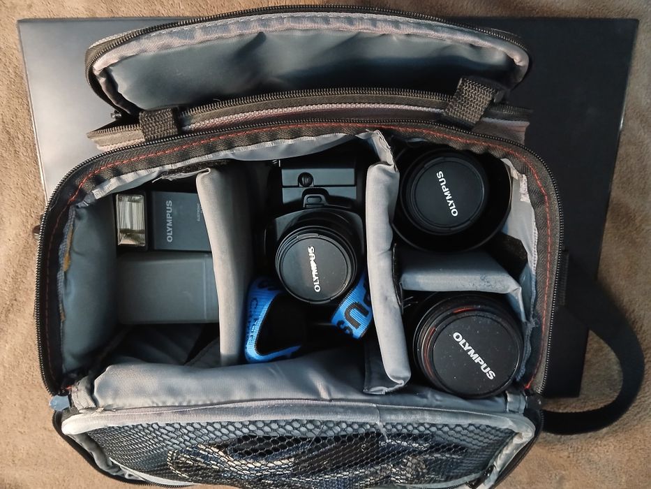 Olympus OM-101 Power Focus + 35-70mm + 70-210mm AF + Blitz T18 – COMPLET