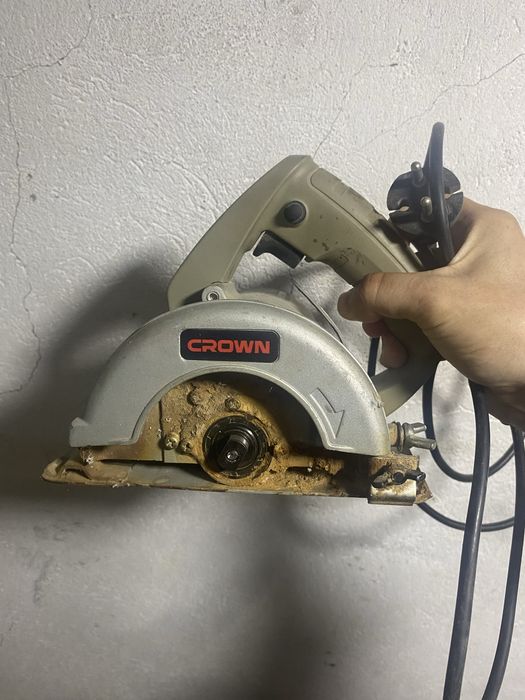 Если купите сегодня будет скидка Пчелка Crown в хорошем состояний