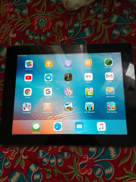 Айпад  планшет  можно ставить сим карту.