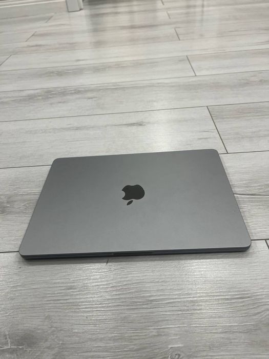MacBook Air (M2, 2022)