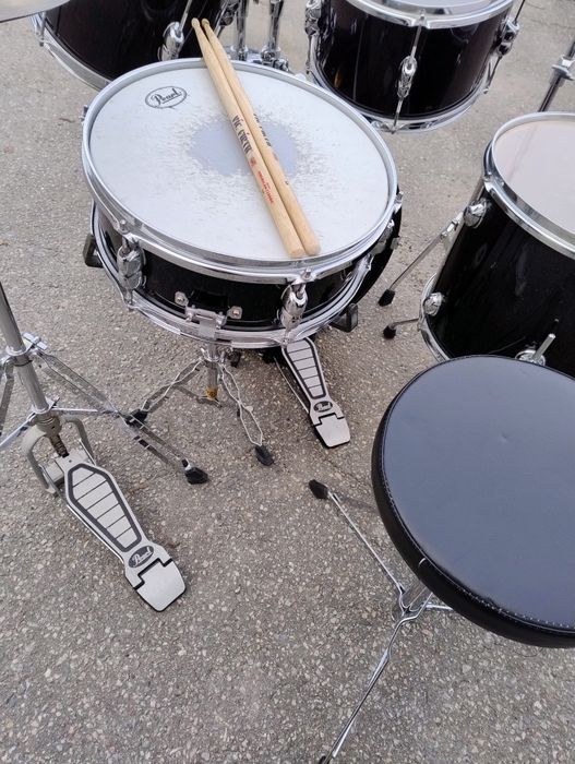 Продавам Pearl drums