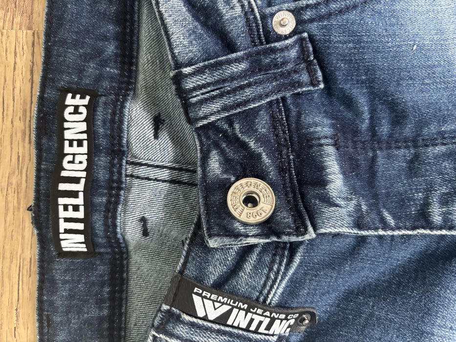 Продавам дънки Intelligence късто нови