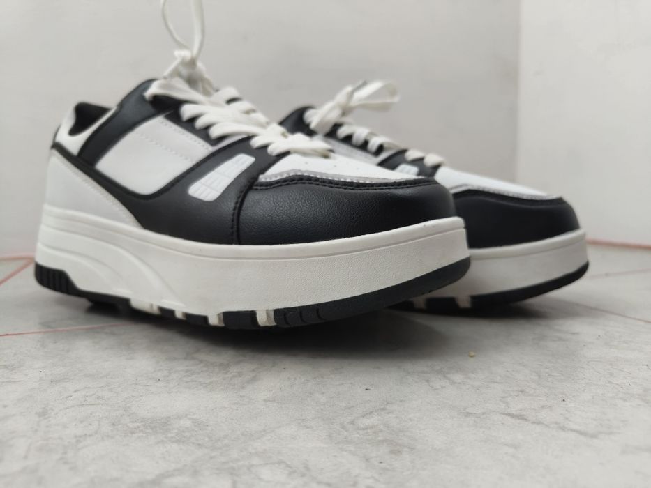 Adidași cu roți mărime 40