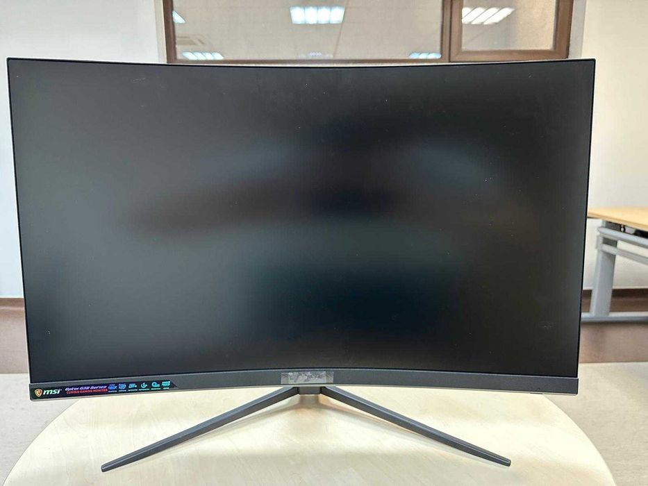 Monitor gaming MSI Optix G32C4, 32" curbat, 165Hz, 1ms - stare impecabilă