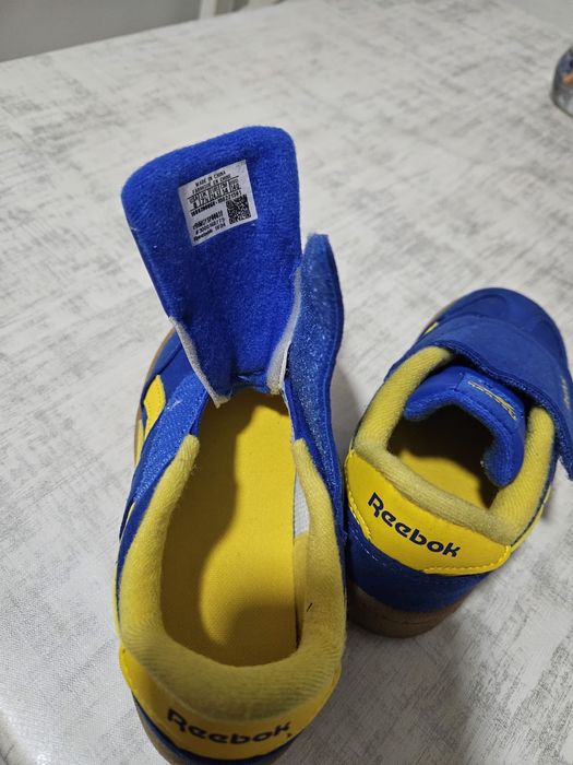 Adidasi reebok 24,5