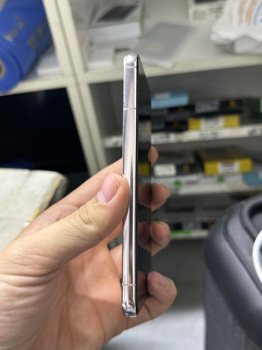 Samsung Galaxy S22 в идеальном состоянии
