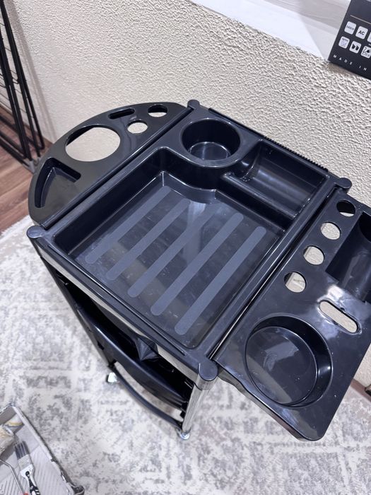 Помощник для парикмахера тележка