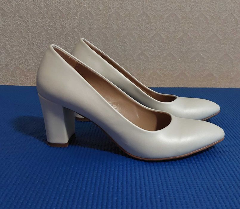 Дамски обувки, официални. Използвани само веднъж. Размер 40