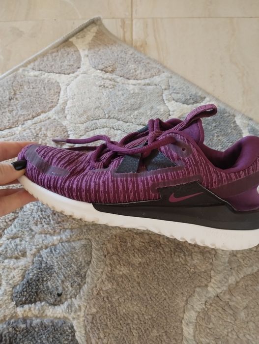 Дамски спортни обувки на Найк