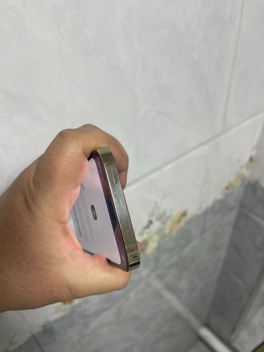 Iphone 12 pro xolati yaxwi aybi yo gold rang