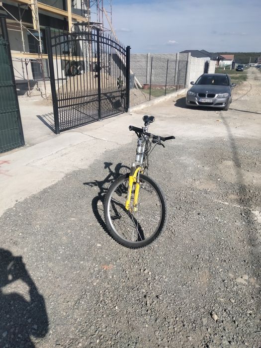 Vând bicicletă Genesis