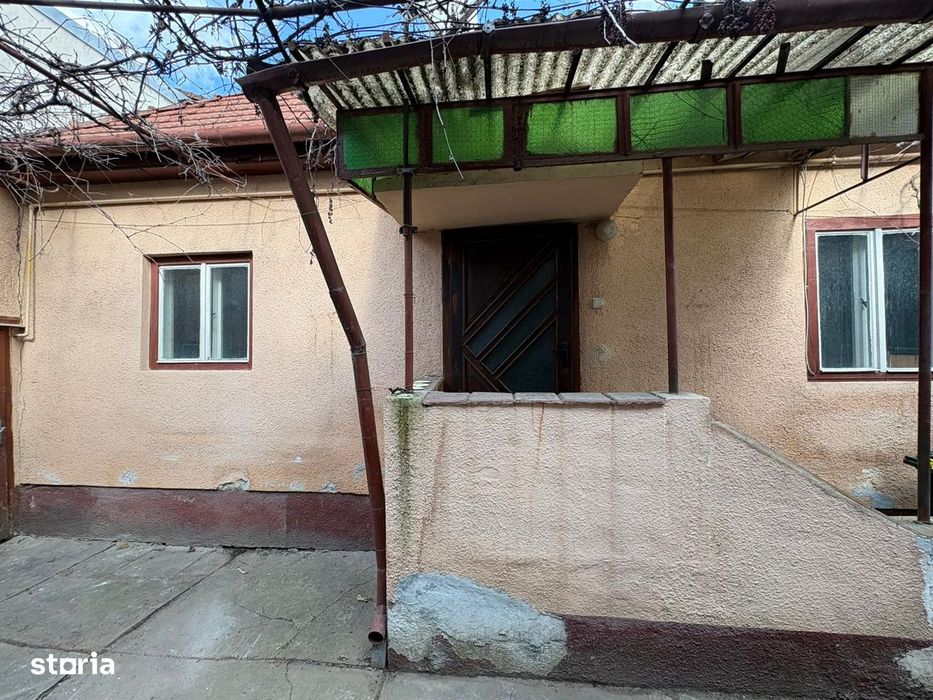 Casă de vânzare singur in curte, teren 320 mp, zona Lazaret.