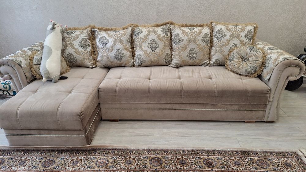 Продам добротный диван фабрика Россия