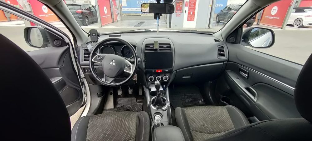 Vând Mitsubishi ASX
