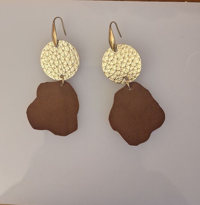 Cercei handmade din piele naturală