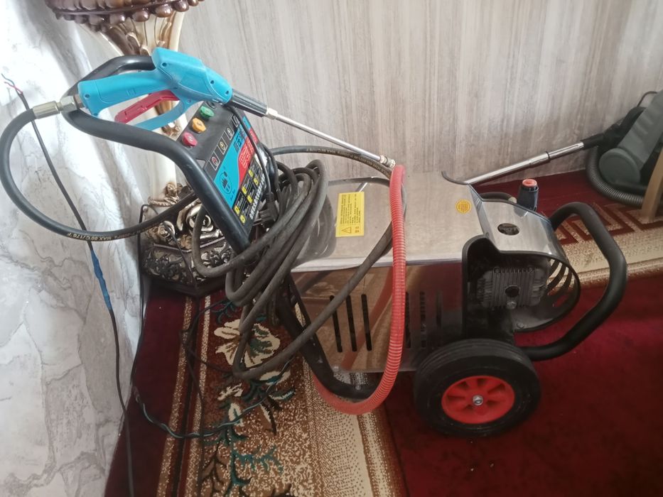 Карчер продаю почти новый