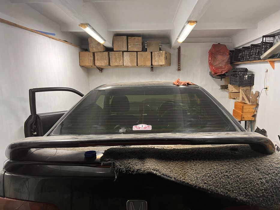 продам спойлер tayota